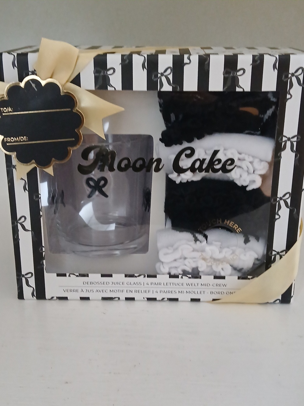 Moon Cake Glass Gift Set in Black and White